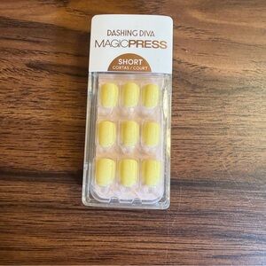 BNWT Dashing Diva MagicPress Press On Nail Kit - Short Squoval - Sour Lemon